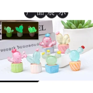 Mini Luminous Cactus Figurine Set – Glow-in-the-Dark Resin Desert Plant Ornaments
